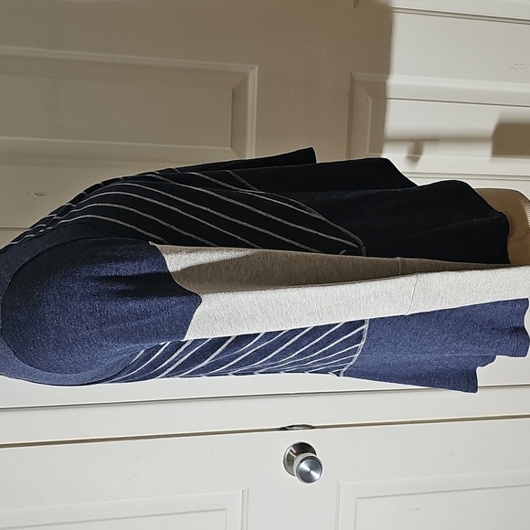 People Like Frank Open Women's Navy & Gray Striped Sweater. USA. - Picture 5 of 8